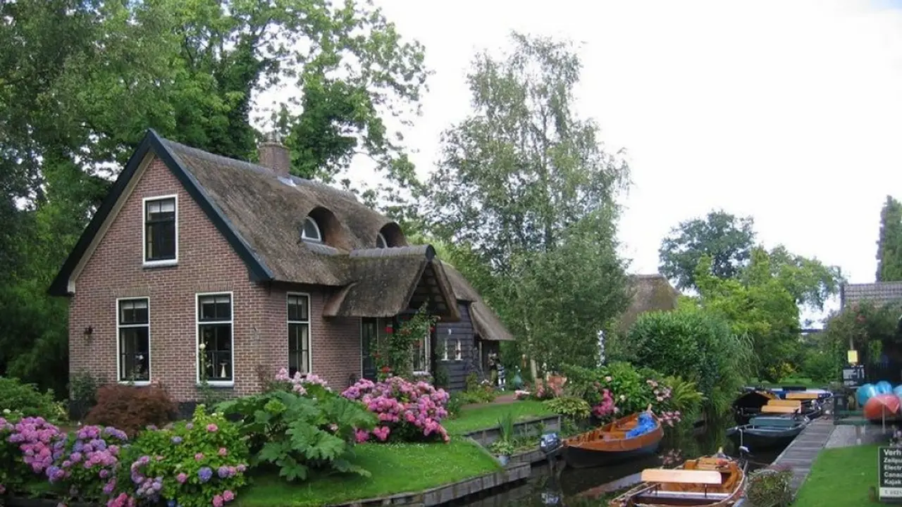 Desa Giethoorn