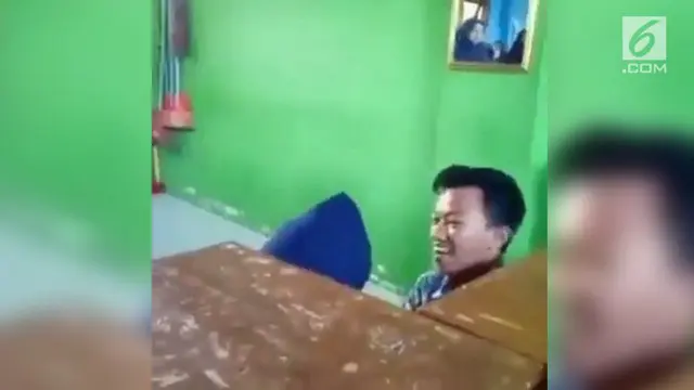 VIDEO: Pelajar Ciuman di Kelas, Ujung-ujungnya Bikin Ngakak