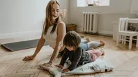 Ilustrasi berolahraga dengan anak. Credit: pexels.com/Valeria