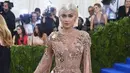 Tidak hanya Kylie, acara tahunan ini juga dihadiri oleh selebriti lainnya seperti Kendall Jenner, Selena Gomez beserta The Weeknd, Jennifer Lopez dan Alex Rodriguez, dan yang lainnya. (AFP/Bintang.com)