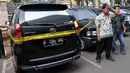 Mobil tersangka penyelundupan sabu seharga Rp 8 miliar disita polisi, Jakarta, Kamis (12/11/2015). Polisi hampir dikelabui karena sabu ini disembunyikan di bagian mobil yang sulit dijangkau.  (Liputan6.com/Gempur M Surya)