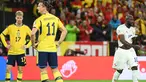 Ekspresi pemain Swedia, Zlatan Ibrahimovic (tengah), setelah pemain Belgia, Romelu Lukaku (kanan) menjebol gawang Swedia untuk yang ketiga kalinya pada laga perdana Grup F Kualifikasi Euro 2024 di Friends Arena, Sabtu (25/03/2023). (AFP/Jonathan Nackstrand)