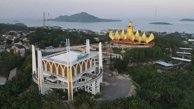 Skywalk Bakauheni merupakan jembatan layang terintegrasi bagi pejalan kaki sepanjang 130 meter. (Foto: ASDP Indonesia Ferry)