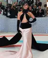 Jennifer Lopez tampil stunning dengan naked dress yang memamerkan perut dari Ralph Lauren. [Foto: @jlo]