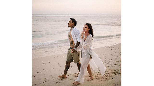 Diisukan Pindah Agama Ini 5 Fakta Tentang Nora Alexandra Kekasih Jerinx Sid Hot Liputan6 Com