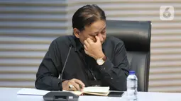 Dari tujuh orang yang ditangkap, KPK menyebut tiga orang berasal dari PN Depok dan empat lainnya dari pihak perusahaan PT KRB. Tampak dalam foto, Ketua Bidang Pengawasan Hakim dan Investigasi Komisi Yudisial (KY), Abhan, saat hadir dalam rilis penetapan dan penahanan terduga pelaku tindak pidana korupsi terkait penerimaan atau janji dalam pengurusan sengketa lahan di Pengadilan Negeri Depok di gedung Merah Putih Komisi Pemberantasan Korupsi (KPK), Jakarta, Jumat (6/2/2026). (Liputan6.com/Helmi Fithriansyah)