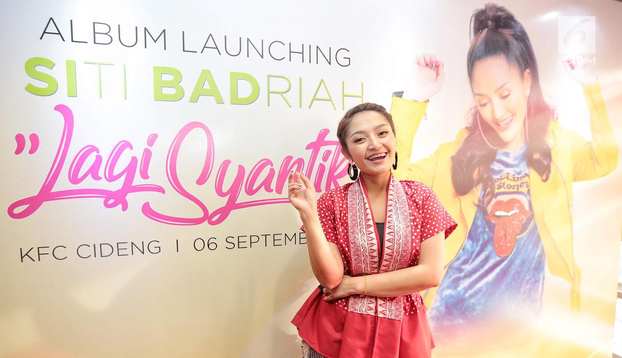 FOTO: Senyum Siti Badriah Saat Luncurkan Album Berjudul ...