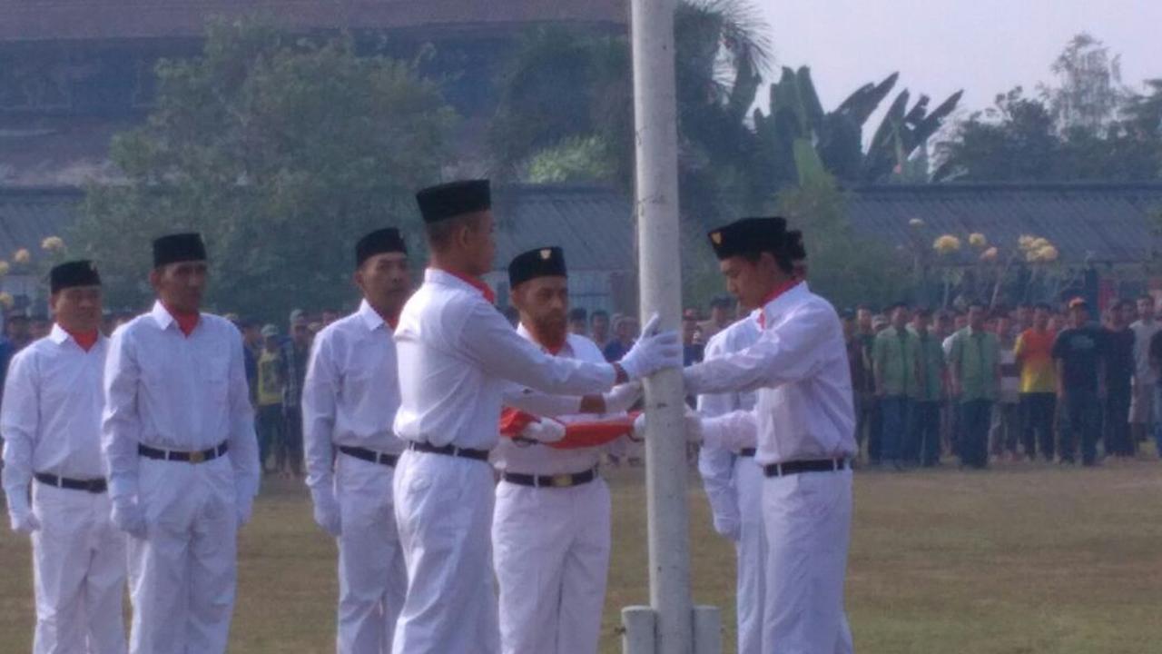 Umar Patek kembali menjadi petugas pengibar Bendera Merah Putih.