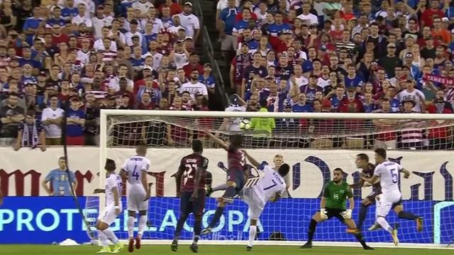 Berita video salah satu laga keras di Piala Emas 2017, yaitu antara El Salvador dengan Amerika Serikat. This video presented by BallBall.