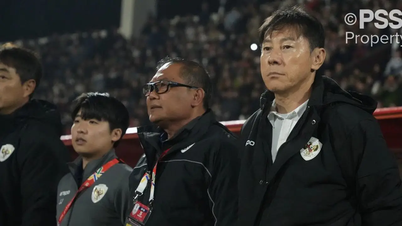 Shin Tae-yong, Sumardji, dan Jeje ketika mendampingi Timnas Indonesia di Piala AFF 2024 (c) PSSI