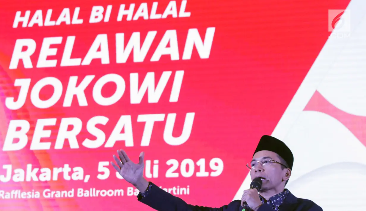 Zainul Majdi atau Tuan Guru Bajang (TGB) saat memberi tausiah pada acara Halal bi Halal Relawan Jokowi Bersatu di Jakarta, Jumat (5/7/2019). Acara tersebut dihadiri ratusan relawan yang tergabung dalam 16 kelompok pendukung Jokowi-Ma’ruf Amin. (Liputan6.com/Helmi Fithriansyah)