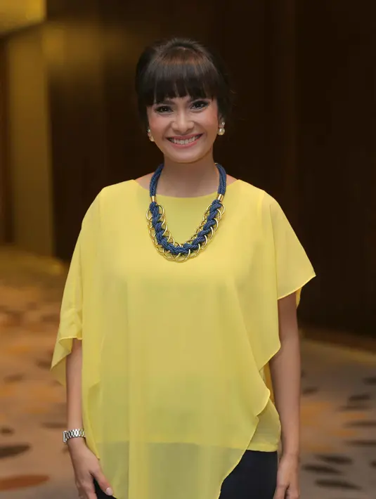 "Kalau minta (adik) sih minta terus. Tapi gak cuma adik, minta kakak juga. Anak yang pertama minta kakak. Mereka pengen, tapi ya aku jelasin," tukas Ersa Mayori. (Andy Masela/Bintang.com)