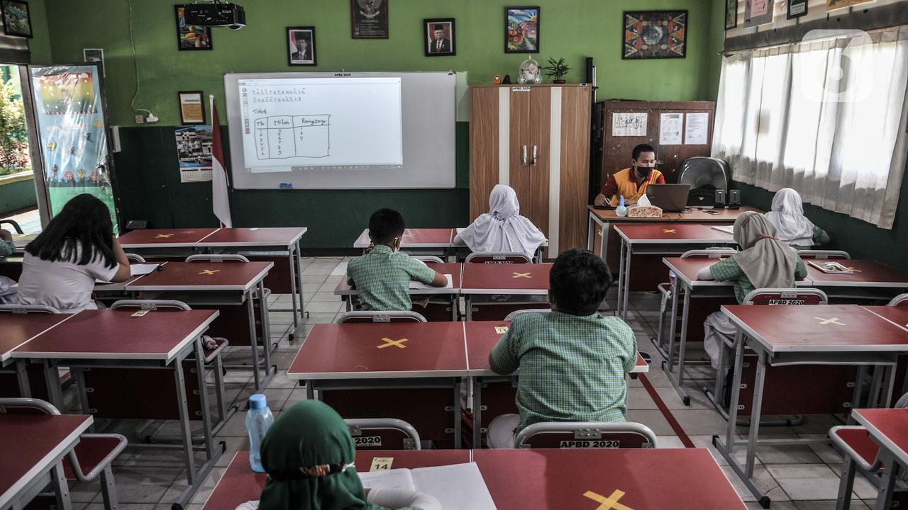 Siswa SD di Bekasi Kembali Sekolah Tatap Muka