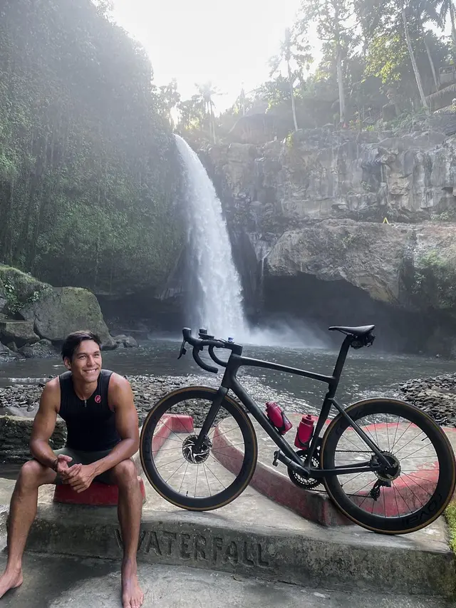 7 Potret Seru Liburan Richard Kyle di Bali, Curi Perhatian
