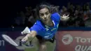 Tunggal putri Jepang, Akane Yamaguchi, berhasil mengalahkan Pusarla Sindhu pada Indonesia Open 2019 di Istora Senayan, Minggu (21/7). Akane menang 21-16 dan 21-18 dari Pusarla. (Bola.com/Peksi Cahyo)