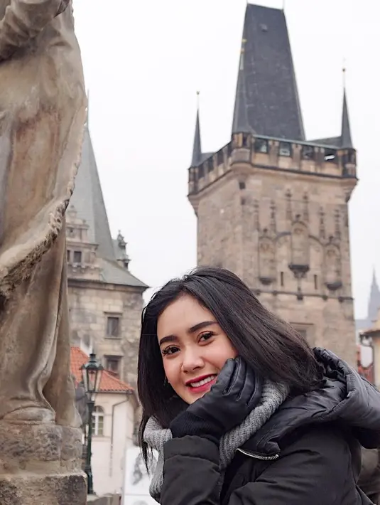 8 Artis cantik takut naik pesawat