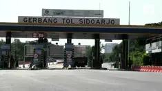 Benda yang diduga bom ditemukan petugas tol di dekat pintu masuk Tol Sidoarjo.