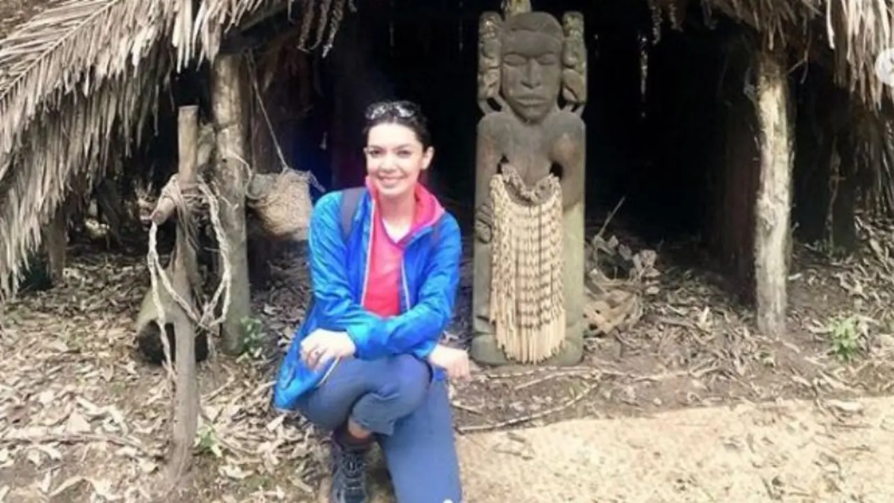 Gaya Kasual Najwa Shihab di Liburan Akhir Tahun Bareng Suami