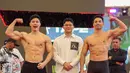 Enrique Dustin (kiri) dan Yoshi Sudarso (kiri) foto bersama pada acara Press Conference Superstar Knockout edisi 2 di Jakarta International Velodrome, Rawamangun, Sabtu (7/12/2024).
