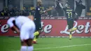 Marcelo Brozovic mencetak dua gol kemenangan Inter Milan atas Torino pada laga pekan ke-16 Serie A di Giuseppe Meazza, Minggu (11/12/2016). (AFP/Filippo Monteforte)