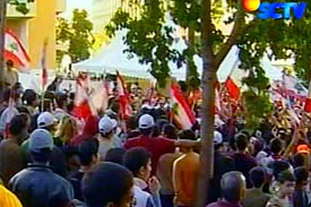 031206alnlebanon-demo.jpg