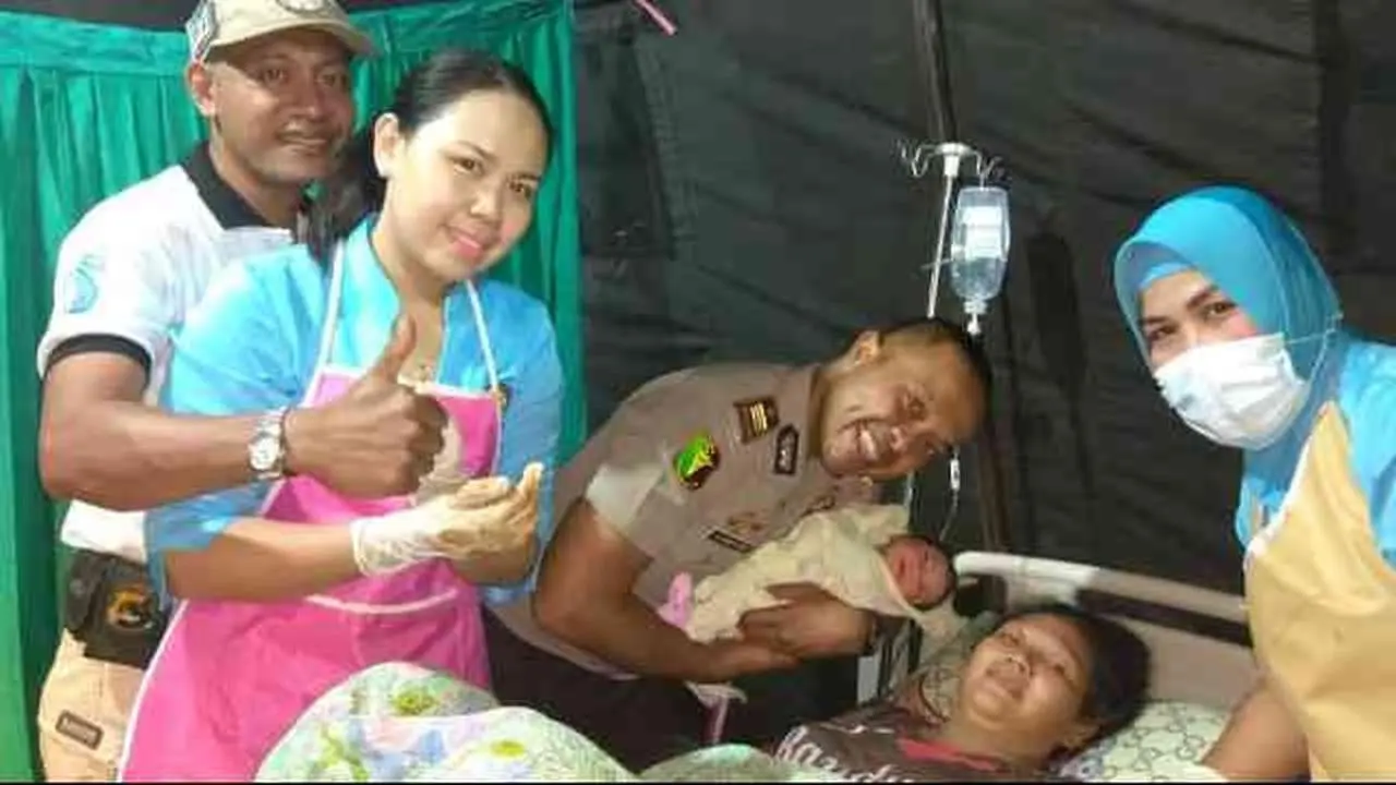 [Bintang] Gempa Lombok: Ini Kisah Perempuan yang Hadapi Bukaan 3 Saat Gempa Susulan