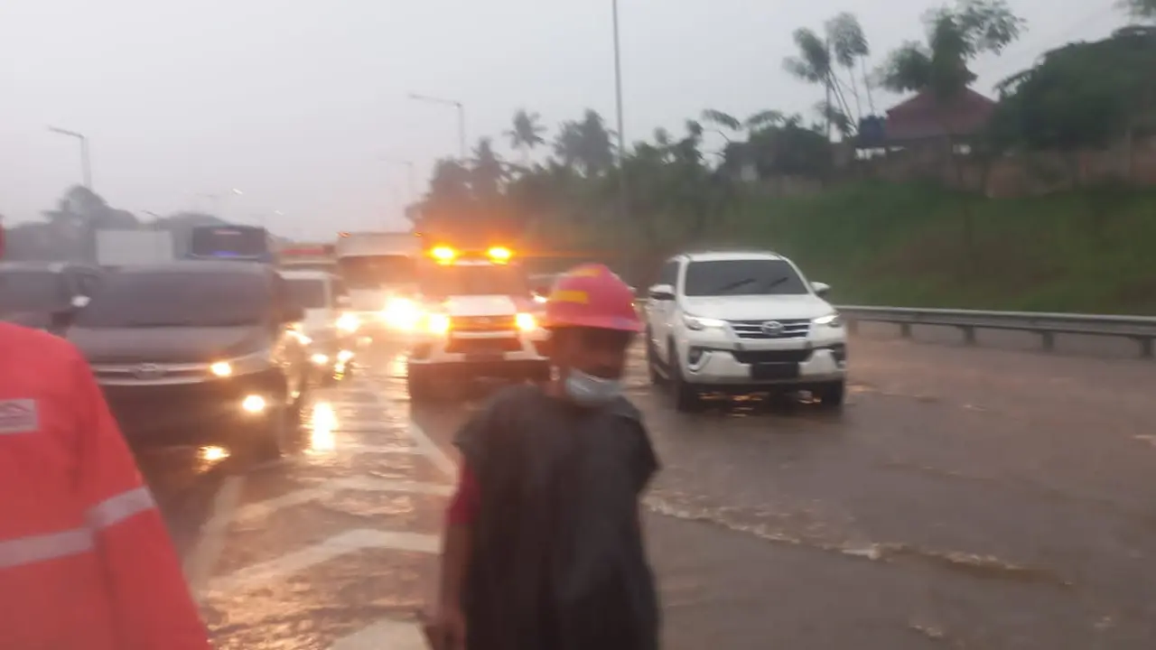 Tol Pondok Aren-Serpong banjir