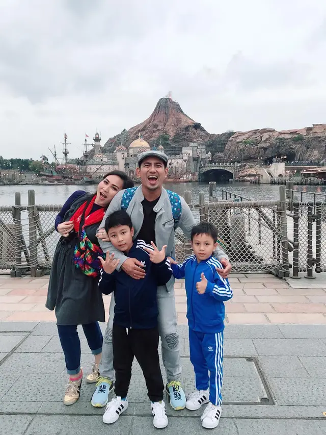 Rio febrian dan Sabria Sagita Kono