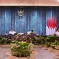 Menhan sekaligus Presiden terpilih RI, Prabowo Subianto mengikuti rapat kabinet perdana di IKN, Kalimantan Timur, Senin (12/8/2024). Rapat dipimpin langsung Presiden Jokowi dan Wapres Ma'ruf Amin. (Foto: Puspen TNI)