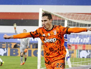 Pemain Juventus, Federico Chiesa, melakukan selebrasi usai mencetak gol ke gawang Sampdoria pada laga Liga Italia di Stadion Luigi Ferraris, Sabtu (30/1/2021). Juventus menang dengan skor 2-0. (Tano Pecoraro/LaPresse via AP)