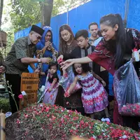 Hari Raya Idul Fitri merupakan momen yang paling dinanti untuk berkumpul dengan keluarga. Namun sayangnya keluarga Julia Perez tak bisa lagi merasakan lebaran dengan keluarga yang lengkap. (Adrian Putra/Bintang.com)