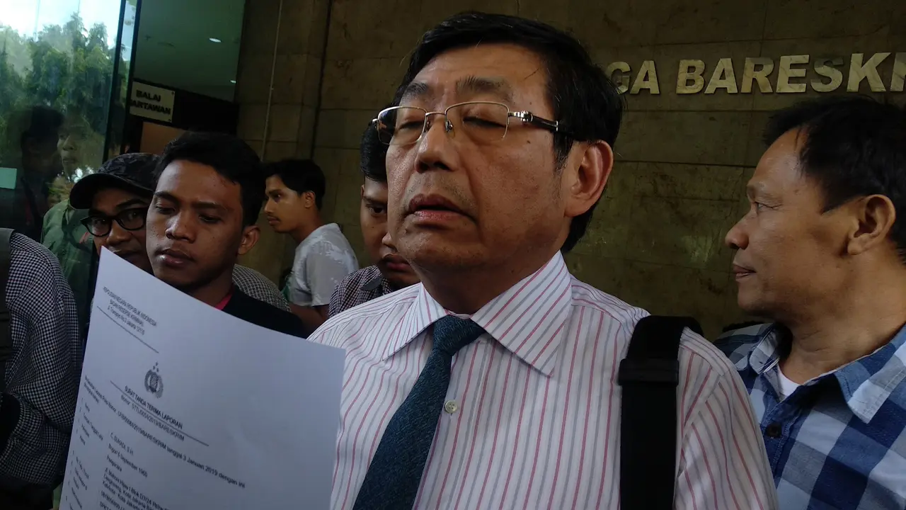 Relawan Jokowi laporkan politikus terkait hoaks surat suara dicoblos (Liputan6.com/Putu Merta)