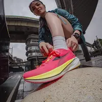 Diadora menggandeng sejumlah komunitas di Jakarta lewat event fun run 5k.