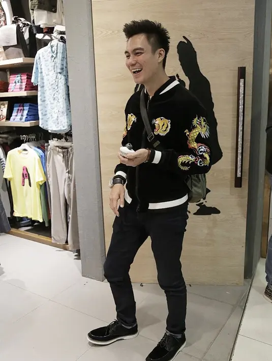 “Semoga amanah menjalankan nya ya kak wkwwkwk,” tulis akun ulfadkyso12121. “Semoga jd presiden Jomblo yg baik dan layak jd panutan utk para Jomblowan dan Jomblowati,” tulis akun lain di kolom komentar akun Baim Wong. (Instagram/baimwong)