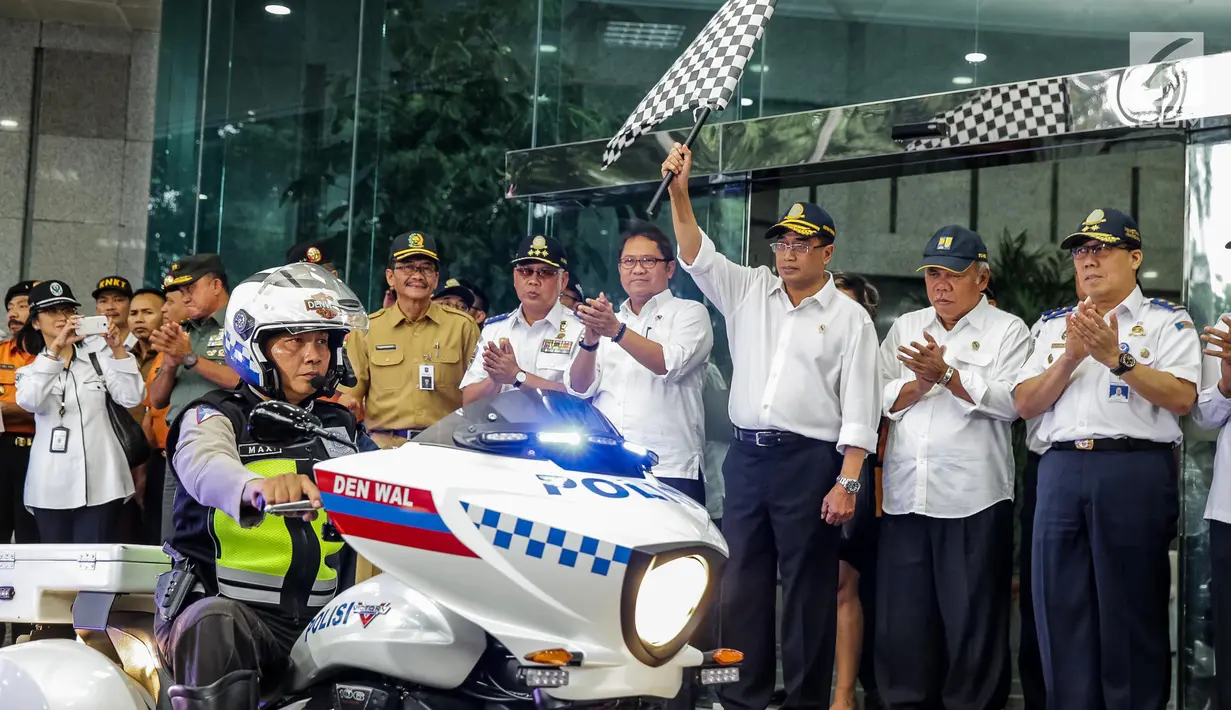 Keberadaan Posko Angkutan Lebaran Terpadu 2017 untuk membantu para pemudik dan diharapkan dapat menurunkan tingkat kecelakaan saat mudik Lebaran, Jakarta, Kamis (15/6). (Liputan6.com/Johan Tallo)