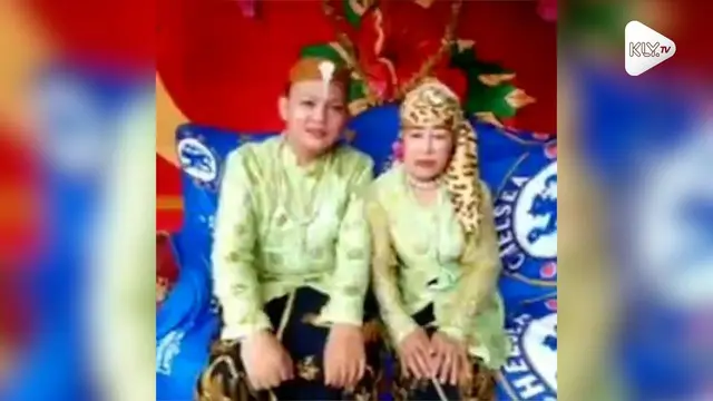 Pasangan beda usia asal Bangka mendadak viral di media sosial. Pasangan beda usia 46 tahun ini bahkan mantap untuk menikah.