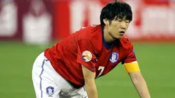 Ekspresi kapten Korsel Park Ji-Sung di laga semifinal Piala Asia 2011 melawan Jepang di Al-Gharafa Stadium, Doha, 25 Januari 2011. Korsel kalah 0-3 lewat adu penalti. AFP PHOTO / KARIM JAAFAR 