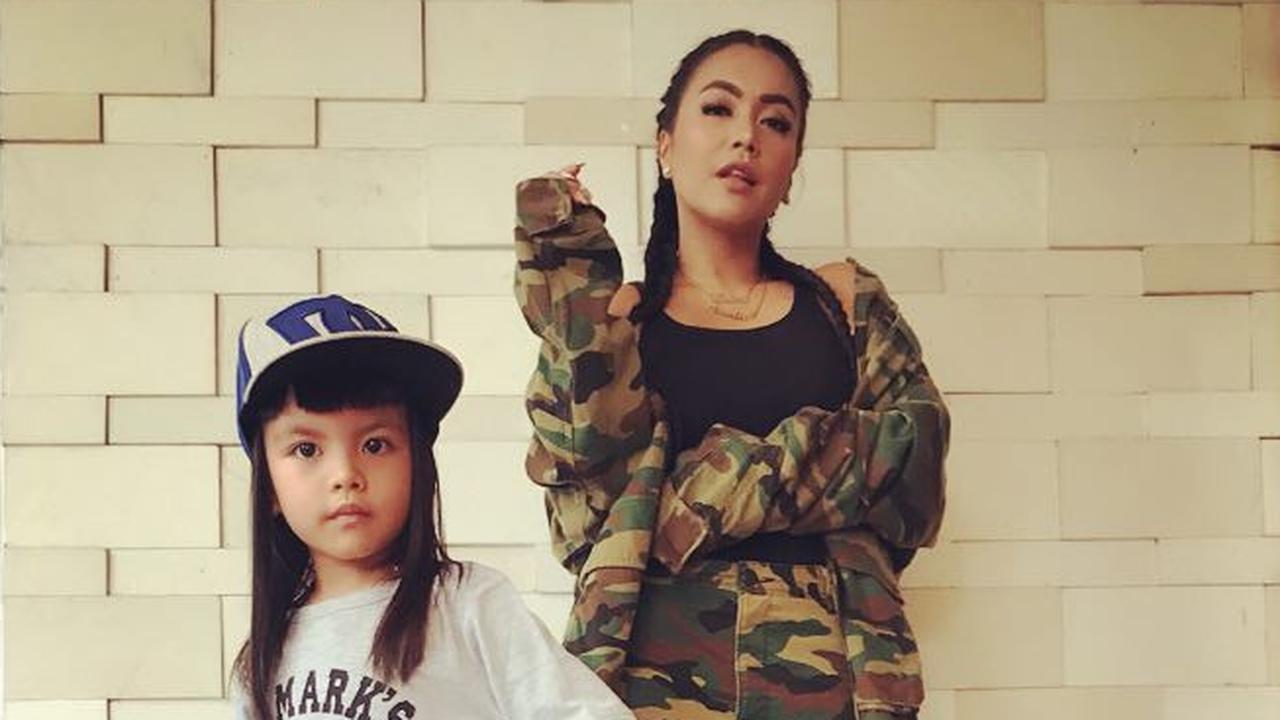 [Bintang] Denada dan Shakira Aurum