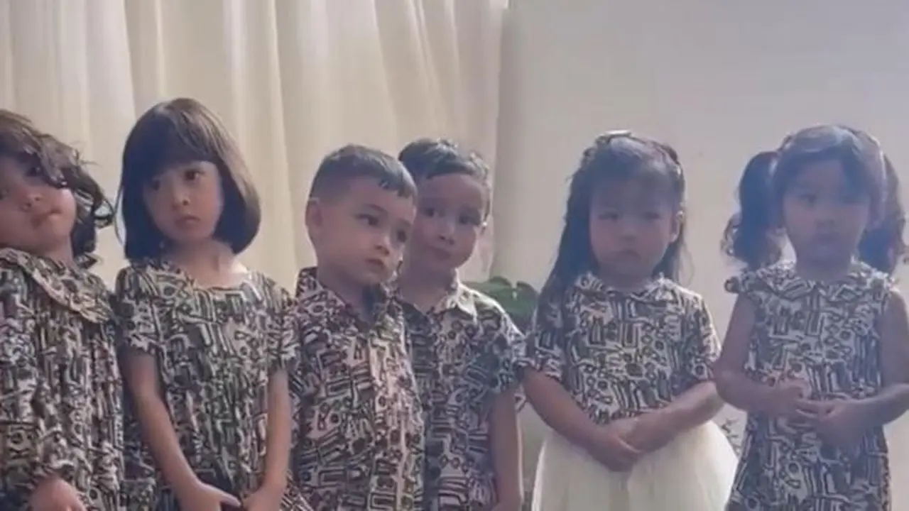 Potret Rayyanza Nyanyi Bareng Teman Sekelas (instagram/raffinagita1717)