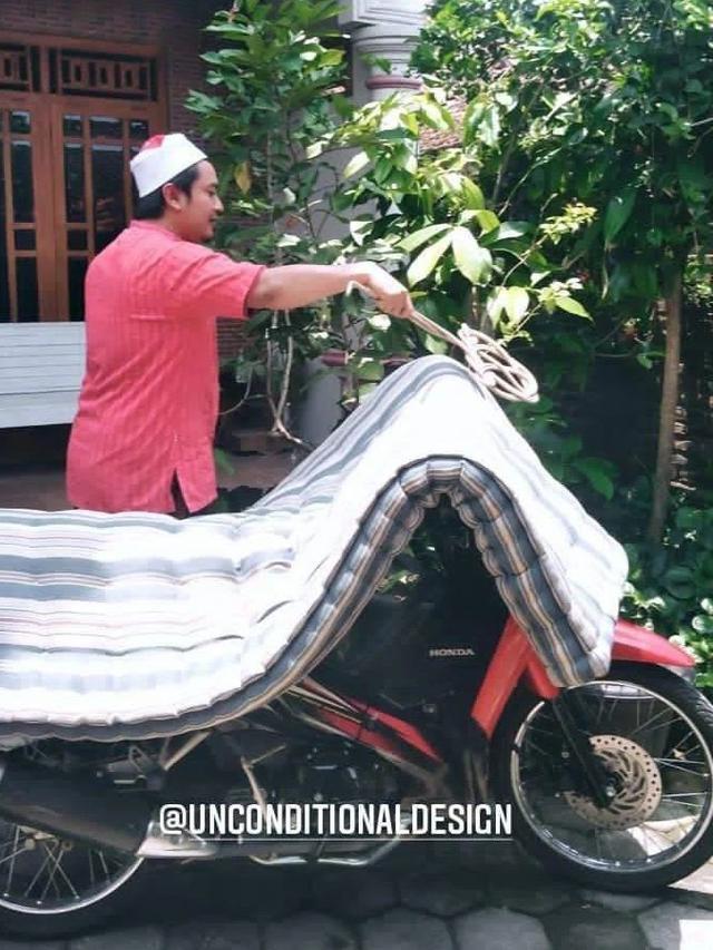 Kumpulan Potret Penyalahgunaan Sepeda Motor, Insinyur Pabrikan Dijamin Menangis Melihatnya (Instagram/@unconditionaldesign)