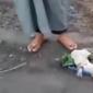 Video berisi seorang pria menendang sesajen di lokasi erupsi Gunung Semeru viral di media sosial. (Liputan6.com/ Istimewa)