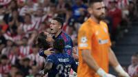 Pemain Arsenal merayakan gol Gabriel Martinelli ke gawang Athletic Bilbao pada fase liga Liga Champions 2025/2026 di San Mames, Bilbao, Rabu (17/9/2025) dini hari WIB. (AFP/Cesar Manso)