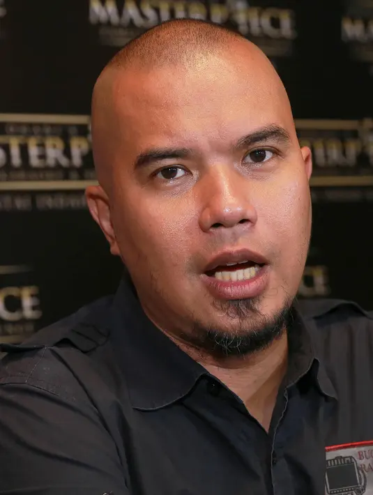 Kejadian yang sedang menerpa Mulan Jameela ini tak membuat Ahmad Dhani melarang yang dilakukan istrinya di media sosial. Meski tetap saja di mata ayah Al, El, Dul bersaudara ini bukan berarti langkah yang paling baik. (Galih W. Satria/Bintang.com) 