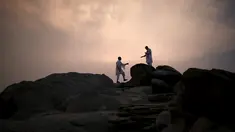 Peziarah Muslim mengunjungi Gunung Tsur di kota suci Mekkah menjelang ibadah haji (19/9/2015). Nabi Muhammad SAW dan Abu Bakar diyakini pernah bersembunyi di sini saat dikejar kaum Quraysi ketika akan hijrah ke Madinah (Reuters/Ahmad Masood)