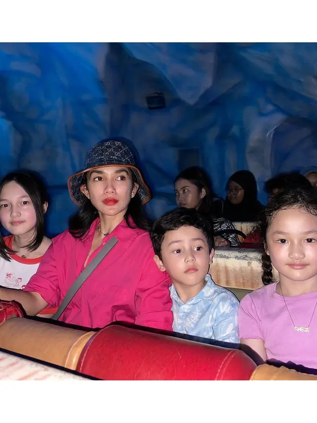 6 Potret Ussy Sulistiawaty dan Anak di Momen Libur Sekolah, Elea Curi Perhatian