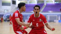 Pemain Timnas Futsal Indonesia, Andreas Dwi melakukan selebrasi usai mencetak gol ke gawang Australia pada laga terakhir Grup B Piala AFF Futsal 2026 di Nonthaburi Hall, Bangkok, Thailand, Rabu (8/4/2026) siang. (Dok. Federasi Futsal Indonesia)