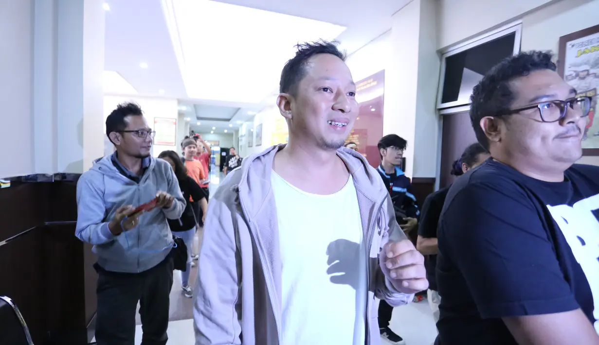 "Yang paling penting dia tetap lucu sih. Gue dibuat ngakak, itu Tora sih. Dia orang yang baik. Udah ganteng, baik lagi," ujarnya. (Adrian Putra/Bintang.com)