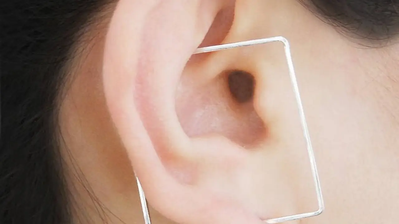 Anting Geometri Minimalis