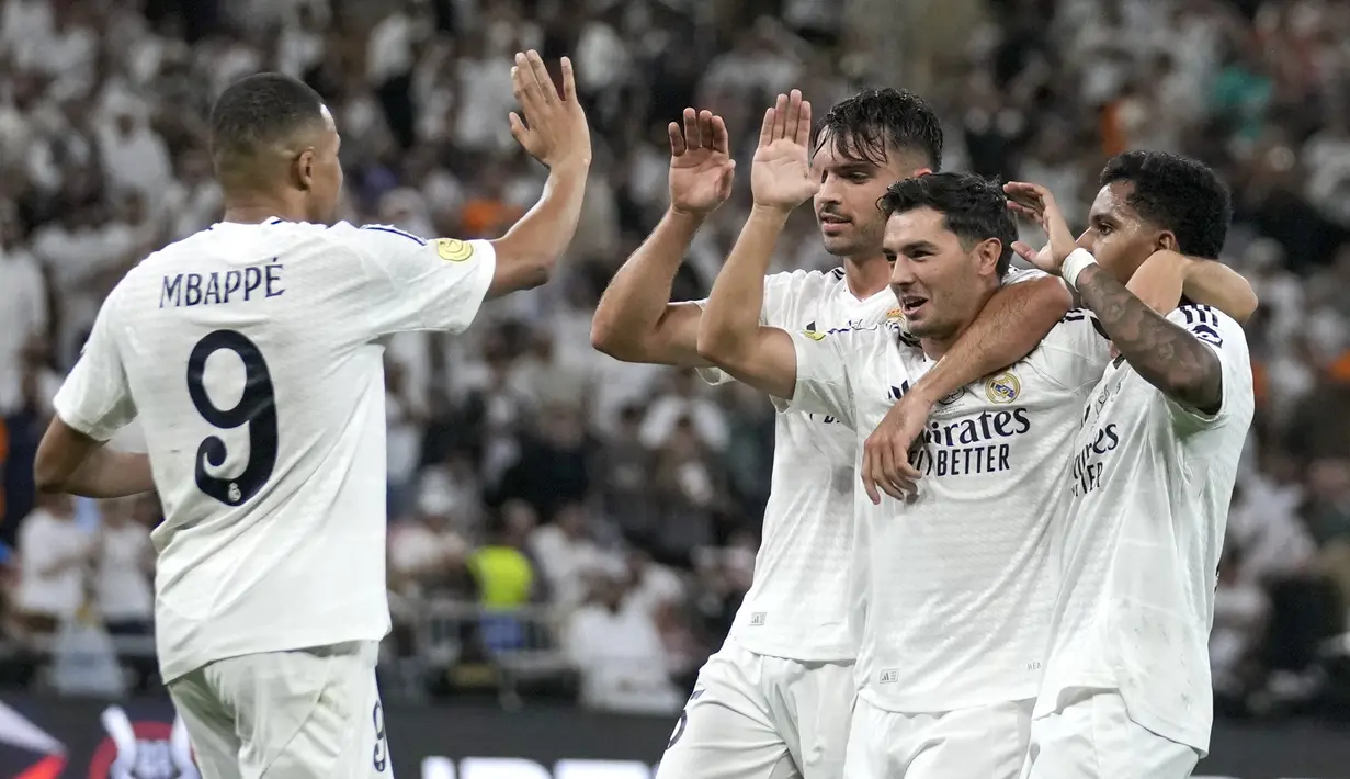 Real Madrid sukses mengalahkan Real Mallorca dengan skor telak 3-0 dalam laga semifinal Piala Super Spanyol 2025 yang digelar di King Abdullah Sports City, Jeddah, Jumat (10/1/2025) dini hari WIB. (AP Photo/Altaf Qadri)