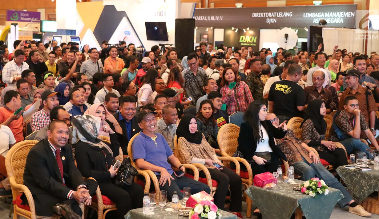 Puluhan peserta mengikuti ajang Lelang Expo 2017 di Jakarta Convention Center (JCC), Jumat (22/9). DKJN menggelar lelang eksekusi barang rampasan KPK, lelang barang gratifikasi KPK serta lelang simulasi barang artis. (Liputan6.com/Angga Yuniar)